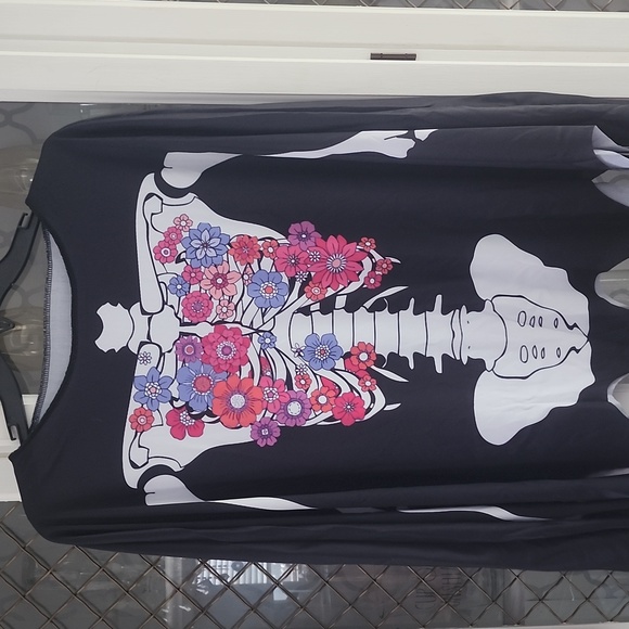 Skull Poncho - Picture 2 of 3